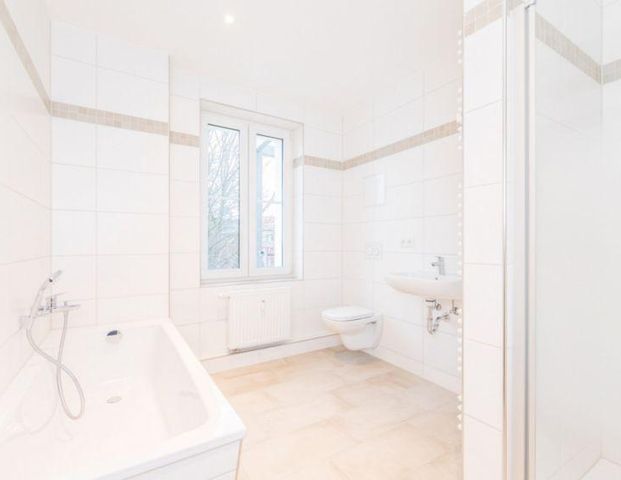 Modernes Bad / Balkon - Photo 1