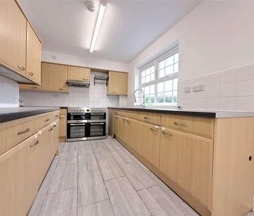 Lodge Park, Claverley, Wolverhampton, Shropshire, WV5 - Photo 5