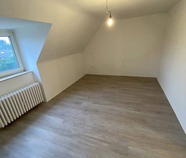 Zuhause fühlen: 2-Zimmer-Dachgeschosswohnung - Photo 2