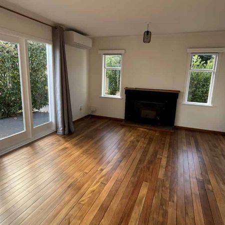 Comfort, space and charm in a great location - Photo 3