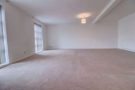 4 bedroom flat to rent - Photo 2