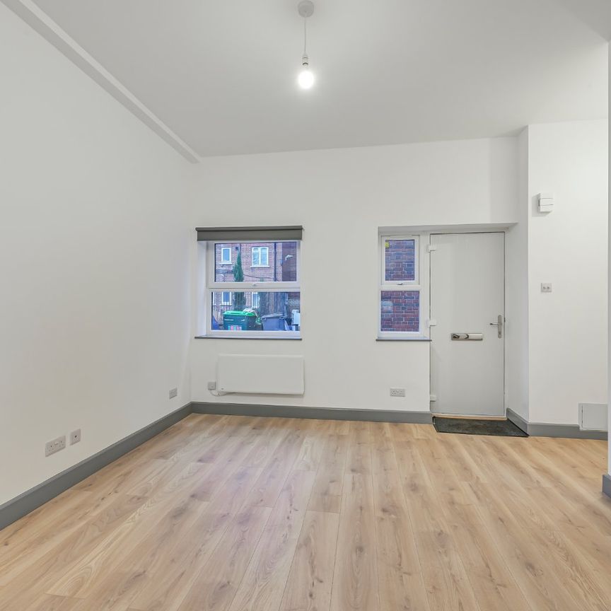 Clapham Park Road, London, SW4 - Photo 1