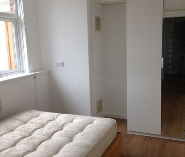 2 Bed Flat, Severus Road, SW11 - Photo 6