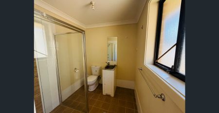 MODERN THREE BEDROOM SPACIOUS VILLA CLOSE TO UNI AND SHOPS - Photo 4