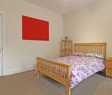 Fantastic 3 bedroom student property - Photo 5