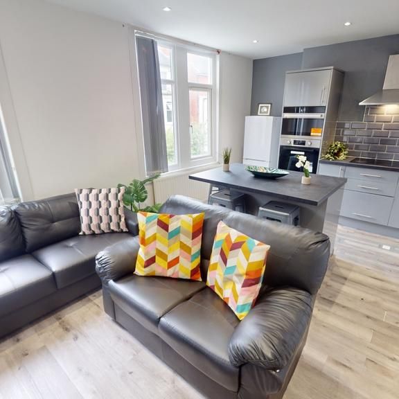 6 bedroom terraced house to rent - Photo 1