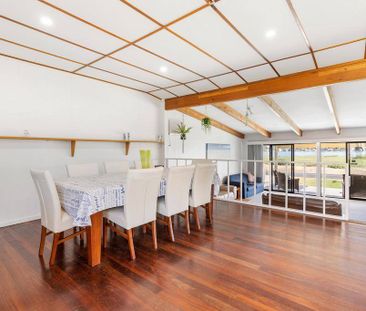 Classic Riverfront Holiday Home with River Access - Photo 6