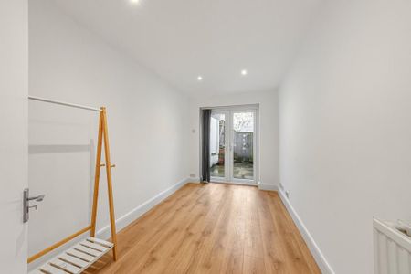4 bedroom mews to rent - Photo 5