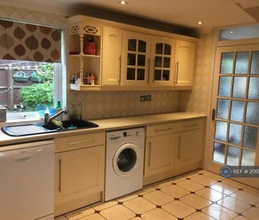 3 bedroom semi-detached house to rent - Photo 6