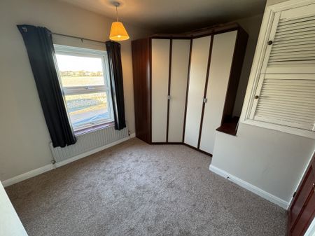 St. Johns Road, Sheffield, Laughton - Photo 2