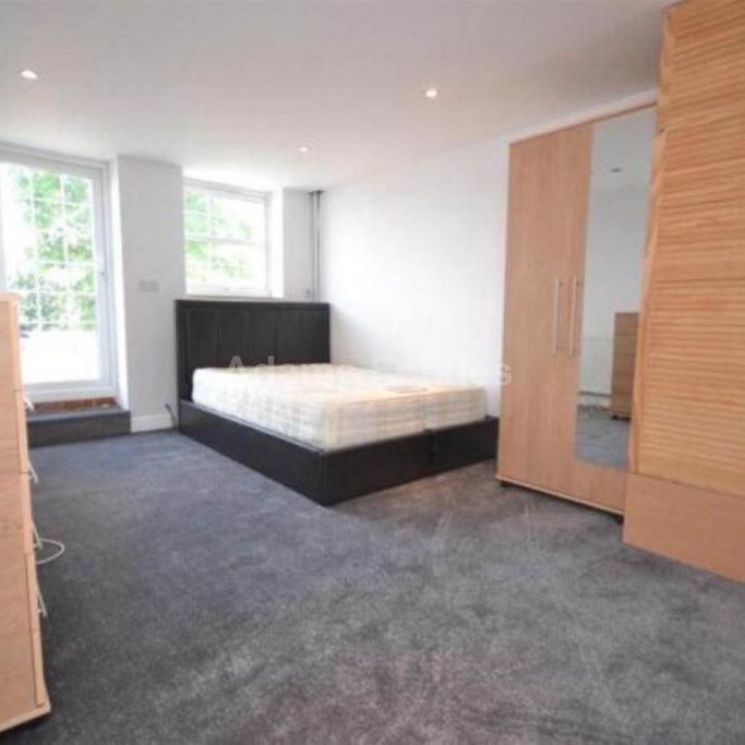 1 bedroom in a house share to rent - Photo 1