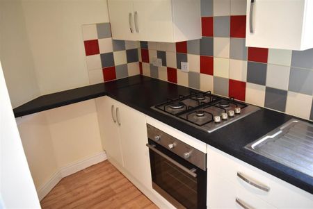 2 bedroom semi-detached house to rent - Photo 3