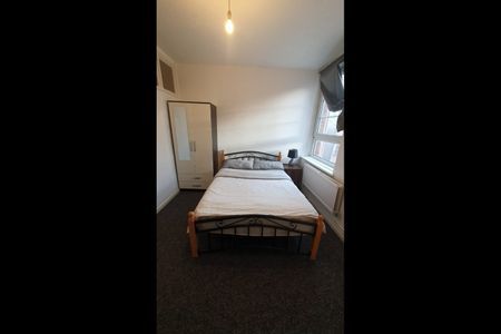 Room in a Shared Flat, Sage St, E1 - Photo 3