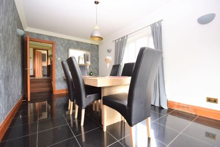 4 bedroom detached house to rent - Photo 3