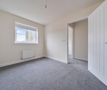 3 bedroom end of terrace house to rent - Photo 4