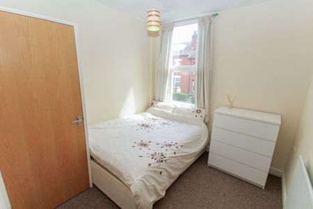 3 bedroom terraced house to rent - Photo 5