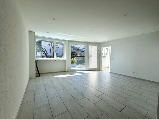 Im Dorfzentrum, ruhig, modern und Altersgerecht - Photo 1