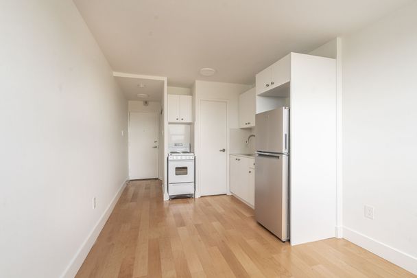 730 St Clarens Avenue - Photo 1