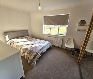 3 bedroom detached house to rent - Photo 4