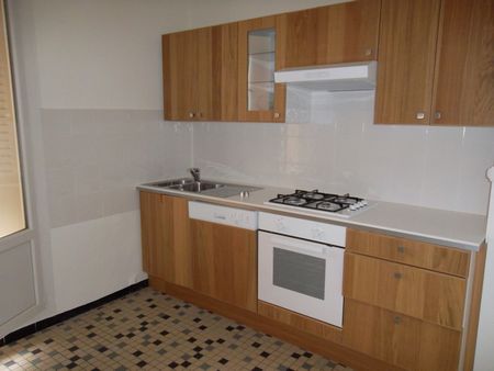 Location Appartement 4 pièces 65m² ROANNE 42300 - Photo 4