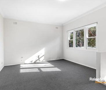 Updated three bedroom brick home - Photo 5