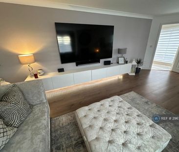 4 bedroom detached house to rent - Photo 3