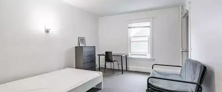 Fully Furnished - 5 Bedroom Apt. In The Heart Of Trinity Bellwoods | 984 Dundas Street West, Toronto - Photo 1