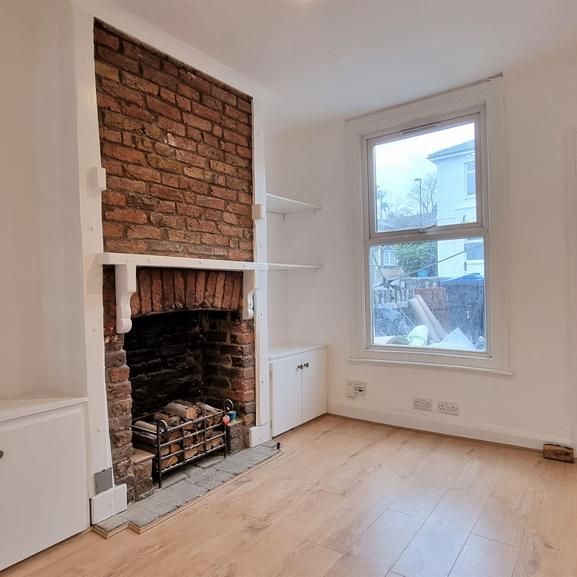 2 bedroom cottage to rent - Photo 1