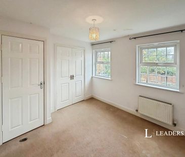 4 bedroom terraced house to rent - Photo 1