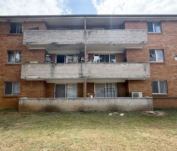 Neat & Comfortable Unit in a Convenient Canley Vale Location - Photo 1
