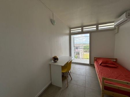 Location Appartement 5 pièces 70m² LES ABYMES 97139 - Photo 4