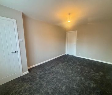 Fully renovated 2 Bedroom Mid Mews Property - Photo 4