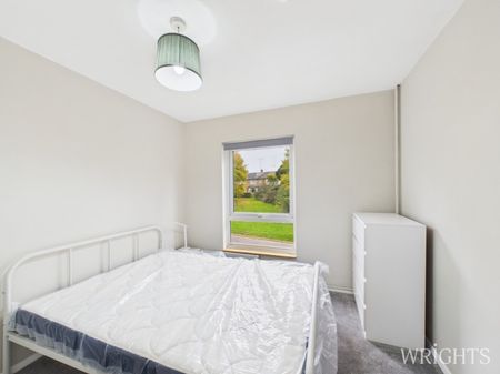 5 bedroom House - Roe Green Close, Hatfield - Photo 5