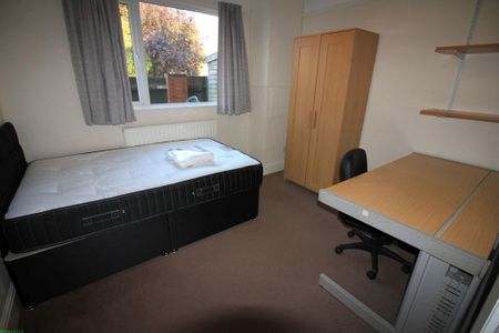 4 bedroom semi-detached house to rent - Photo 4