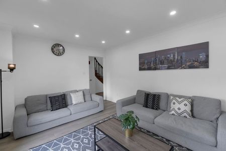 Roy Ivor Crescent - Photo 3