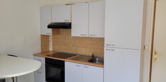 Location Appartement 1 pièce 24m² HAZEBROUCK 59190 - Photo 2