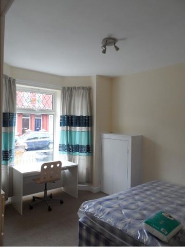 5 Bed Terraced House, Crofton Street, M14 - Photo 3