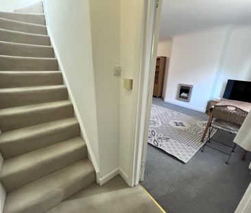 2 bedroom end of terrace house to rent - Photo 2