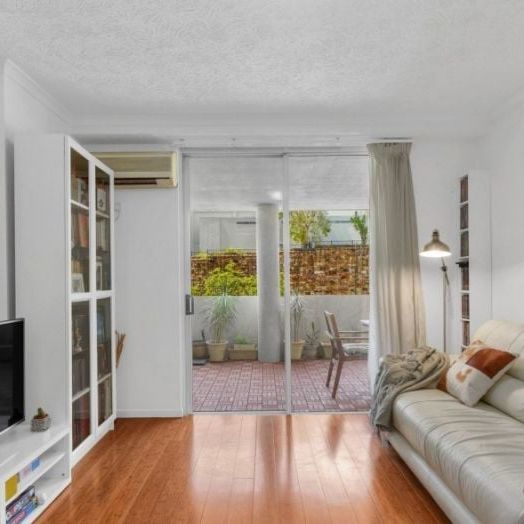 Furnished unit with air conditioning in resort complex with pool, gym and spa - Photo 1