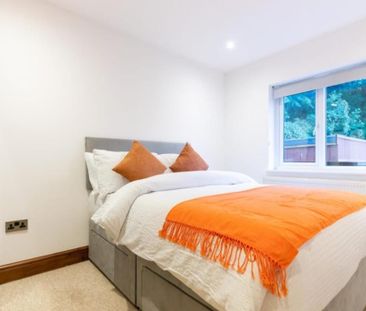 Room in a Shared House, Thursley Gardens, SW19 - Photo 5