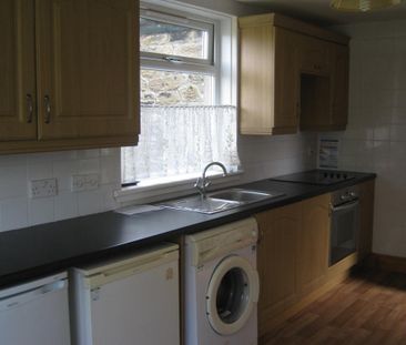 2 bedroom end of terrace house to rent - Photo 3