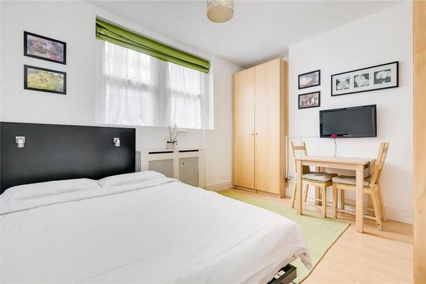 Studio to rent - Photo 1