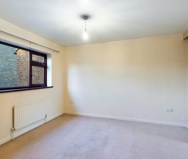 Terraced House to rent on - Photo 2