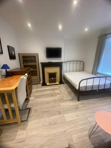 House share to rent - Photo 2