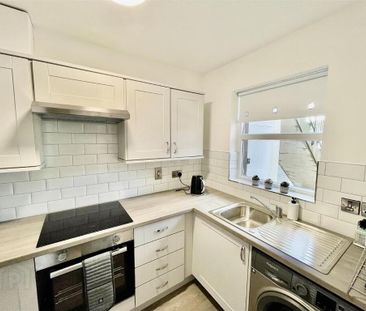 Apt 1 The Courtyard, Church Lane, Donaghadee, BT21 0FD - Photo 2