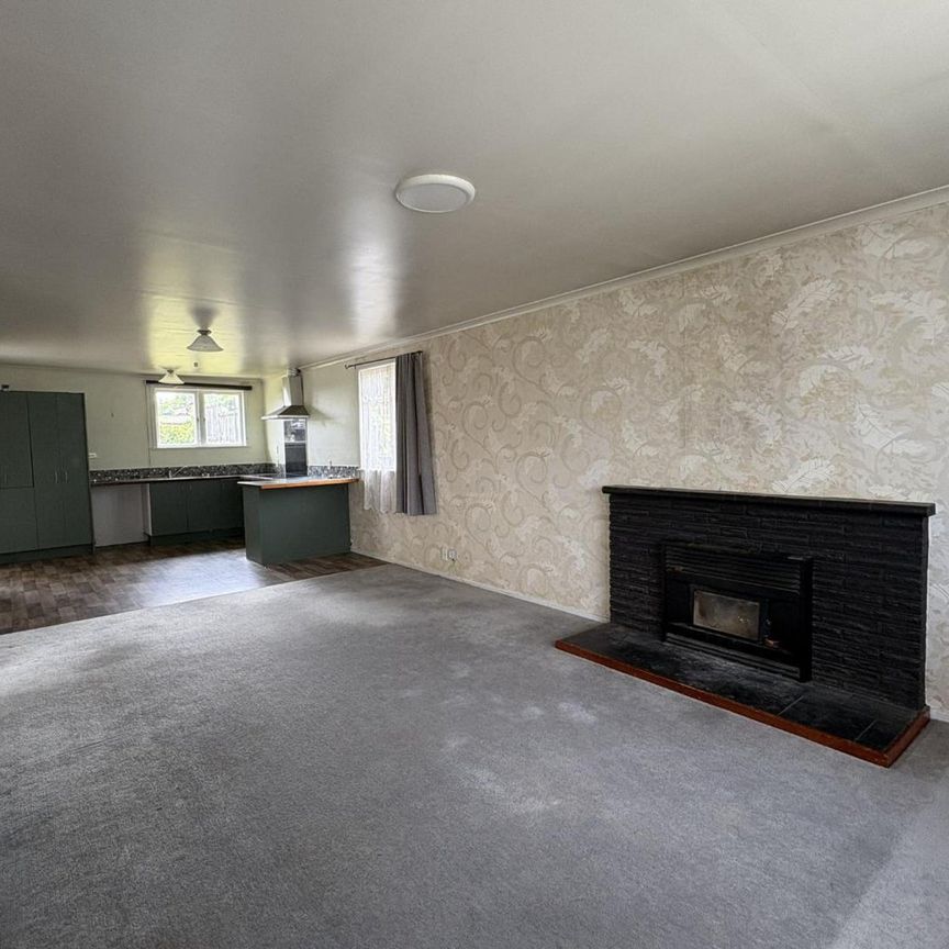 Three bedrooms, Large corner section! - Photo 1