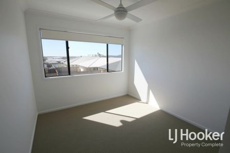 Stunning Townhouse In Perfect Location! - Photo 3