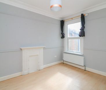 4 bedroom terraced house to rent - Photo 5