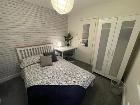 1 bedroom in a house share to rent - Photo 3