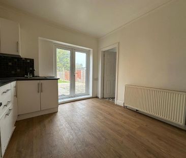 4 bedroom detached house to rent - Photo 2